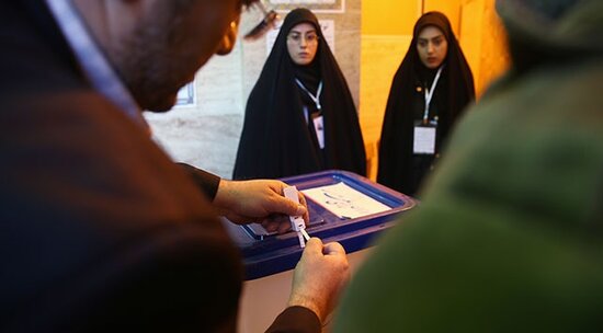İranda parlament seçkiləri başladı