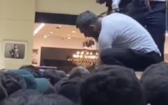 Hüseynlə görüşdə biabırçılıq - Fanatları qayışla vurdular + VİDEO