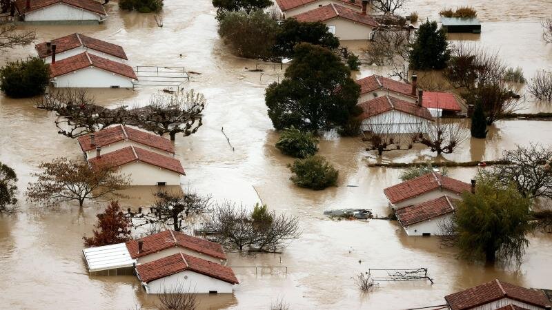 İspaniyada üç gündür davam edən pis hava şəraitindən 60 min qatar sərnişini əziyyət çəkib