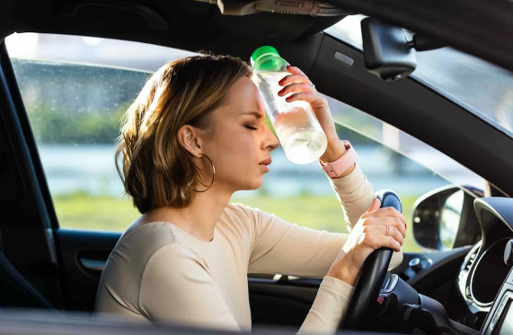 İsti havada avtomobil salonunu sərinləşdirmək üçün 5 effektiv üsul