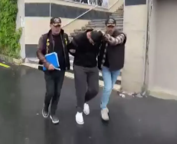 Taksi sürücüsü ilə dava edərkən səhvən yoldan keçən vətəndaşı güllələdi - VİDEO