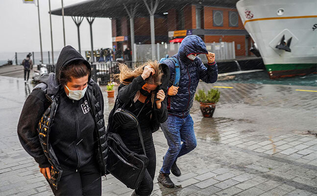İstanbulda küləyə görə məktəblər bir günlük bağlanır