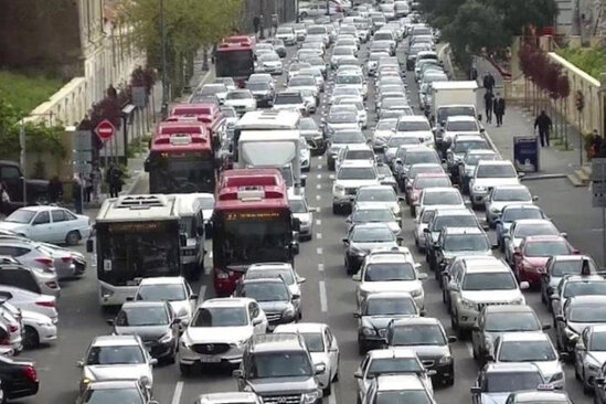 Bakıda 70-dən çox avtobus tıxacda qaldı - SİYAHI