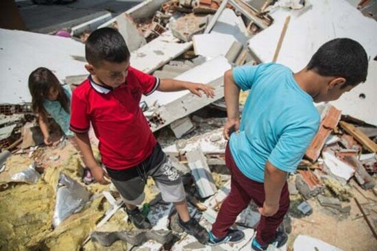 Oyun zamanı FACİƏ: 14 yaşlı oğlan tanınmaz hala düşdü - FOTOLAR