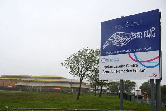 Məktəbdə BİABIRÇILIQ: Direktorla müəllimə cinsi əlaqəyə girdi, şagirdlər izlədi - FOTOLAR