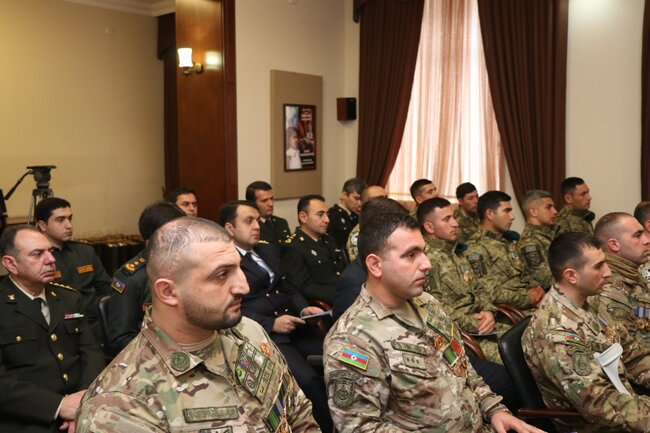 Hərbi Prokurorluqda "Müzəffər Ali Baş Komandan və qalib xalq" mövzusunda elmi-praktiki konfrans keçirilib