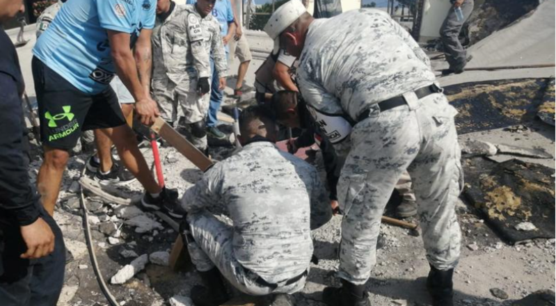 Kilsənin damı uçdu: 30 nəfər dağıntılar altında qaldı