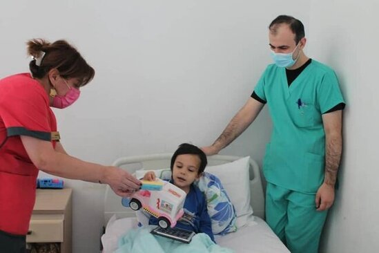 Xanımı qəzada ölən şəhidin övladı xəstəxanadan EVƏ BURAXILDI - FOTO