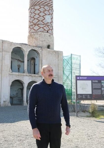 Prezidentlə xanımı Ağdam Cümə məscidində - FOTOLAR