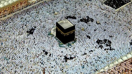 Ramazan ayının ilk 10 günündə 9 milyondan çox müsəlman Kəbədə namaz qılıb