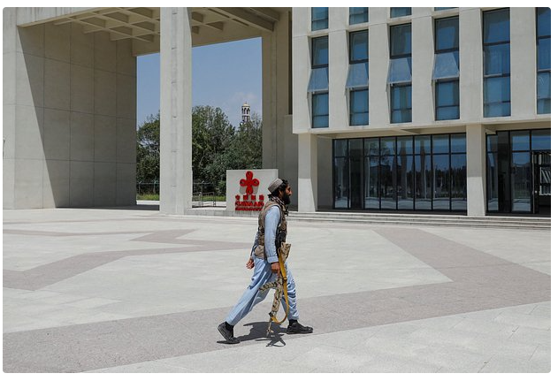 Bu ölkədə 100-ə yaxın qadın "geyim qaydalarını pozduğu" iddiası ilə saxlanılıb