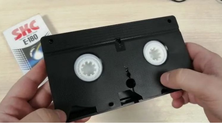 Sirli video kaset tapan ata və oğul dəhşətə gəldilər