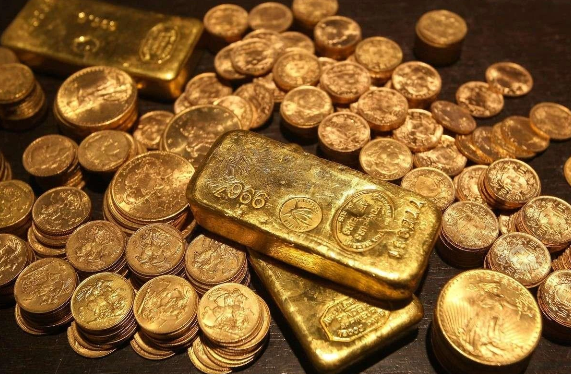 Fransada kişi bağında içərisində qızıl külçələr olan xəzinə aşkarladı