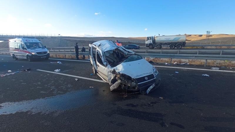 Ankarada yol qəzası oldu: 2 ölü, 4 yaralı