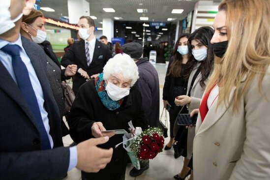 Bakıda 87 yaşlı kişi 78 yaşlı qadınla evləndi - FOTO