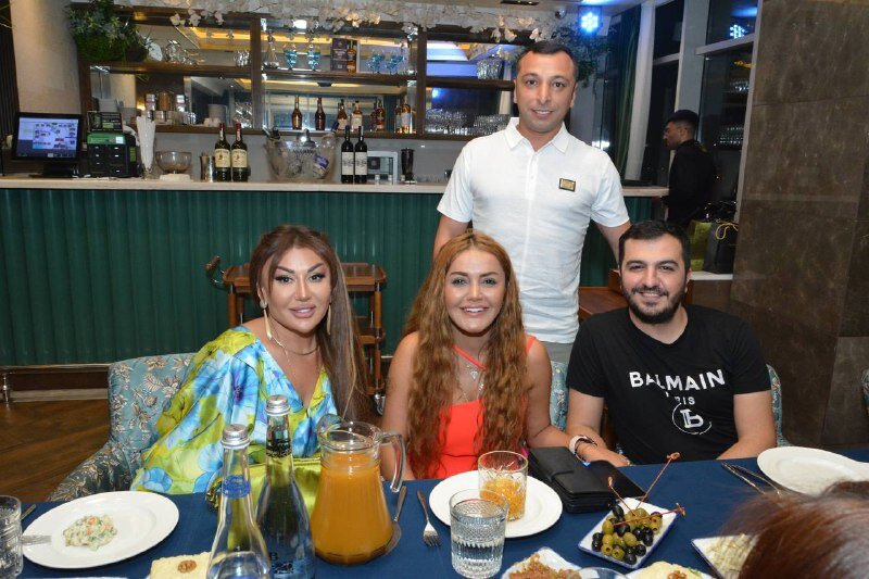 İş adamı Emil Əkbərov doğum gününü sevənləri ilə birgə qeyd etdi - VİDEO