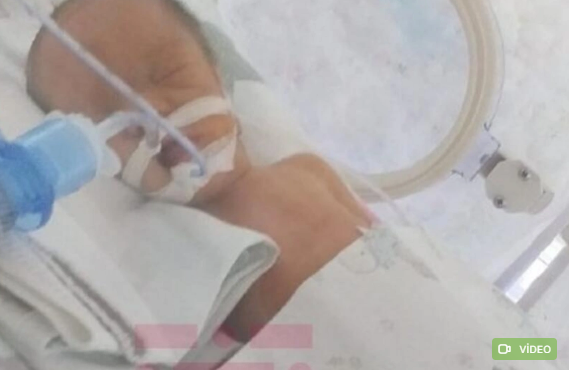 Bakıda üçəmlərdən ikisi xəstəxanada öldü, valideyn həkimləri günahlandırır