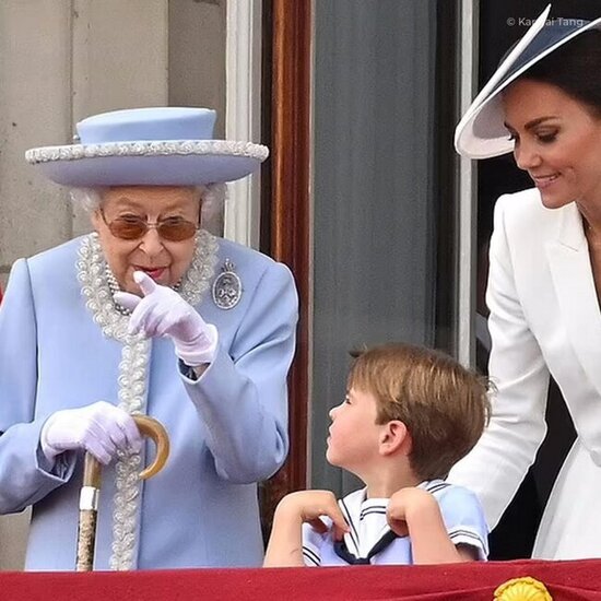 Kraliçanın nəticəsinin bu görüntüləri gündəm oldu