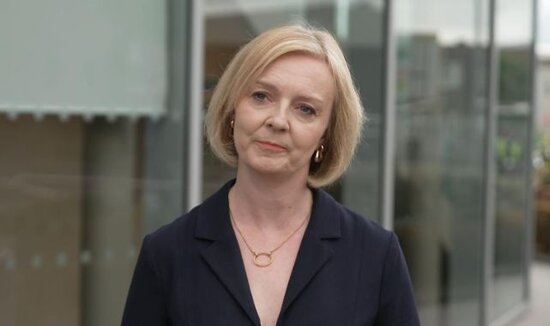 Liz Trass istefa ərizəsini kral Çarlza təqdim etdi