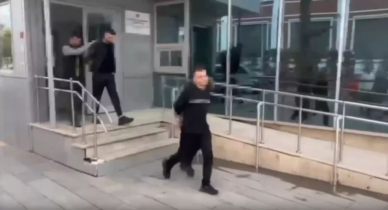 Küçədə jurnalistə hücum: iki nəfər saxlanıldı - VİDEO