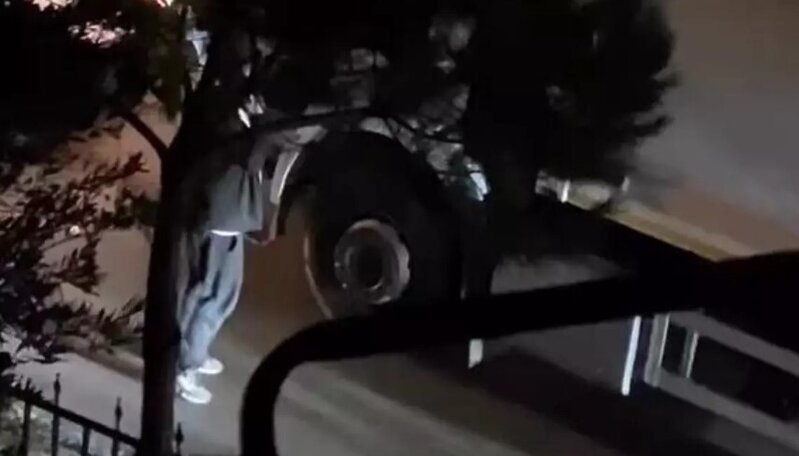 Sürücülər arasında gərginlik: biri dəmir çubuqla hücum etdi - VİDEO