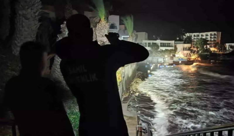 Dənizdə fırtına faciəsi: suya düşən 3 işçidən biri ölüb - VİDEO