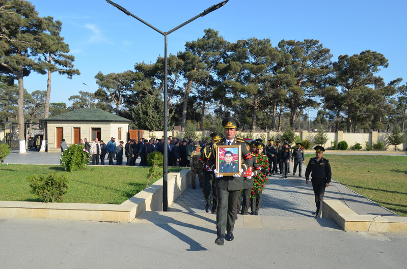 Kərim Vəliyev general-mayorun dəfnində - FOTO