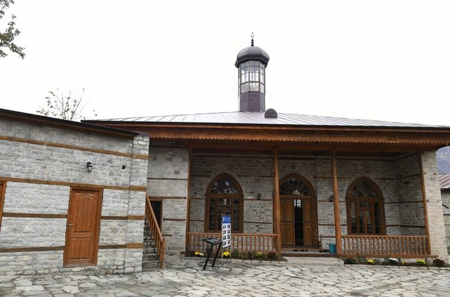 İlham Əliyev və Mehriban Əliyeva Lahıcda sakinlərlə söhbətləşdi - VİDEO