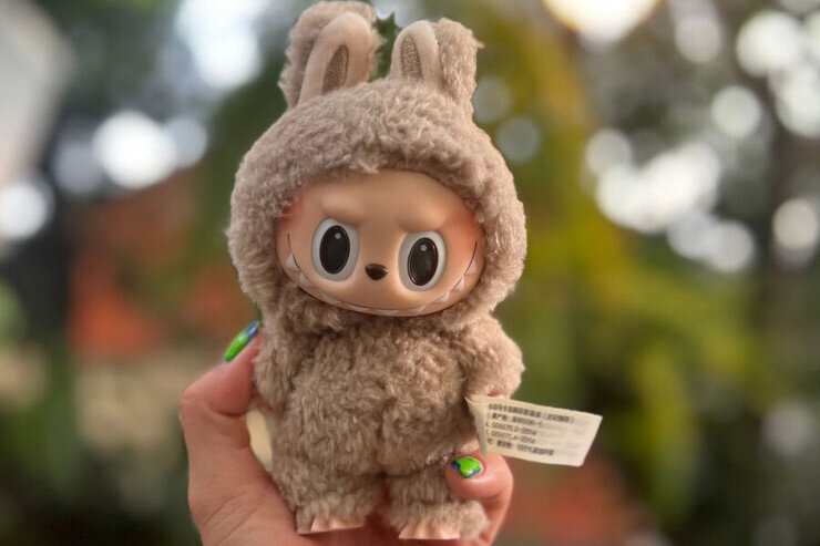 "Labubu"nun yaradıcısı azərbaycanlı milyarderi geridə qoydu