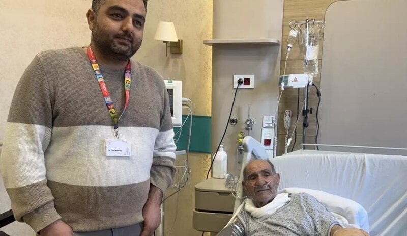 Tutulmuş kanalizasiya borusunu açmaq istəyərkən yandı - FOTO