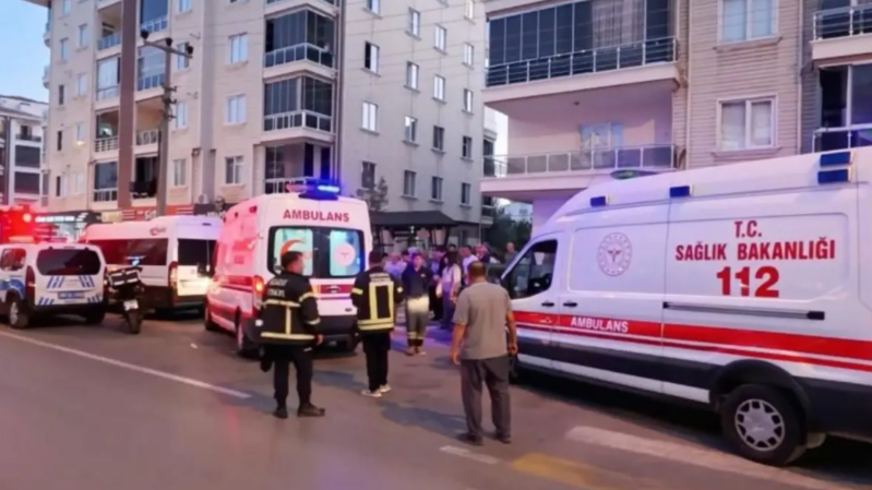 Lifti təmir etməyə gələn ustalar faciə ilə üzləşdilər - VİDEO