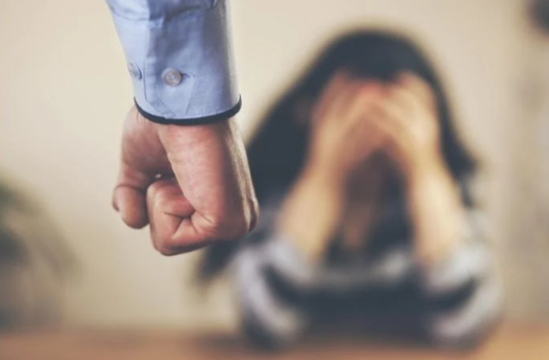 Gənc oğlan sevgilisinə mesaj yazan baldızına dəhşət yaşatdı — ŞOK OLAY