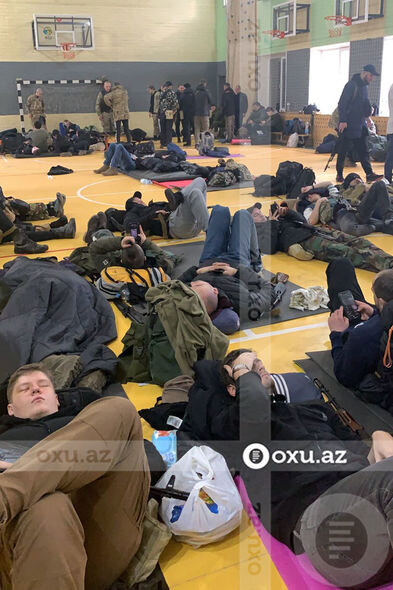 Müharibəyə könüllü gedən soydaşımız: "Dünən Rusiya hərbi helikopterləri bizim şəhərə hücum etdilər" - FOTO