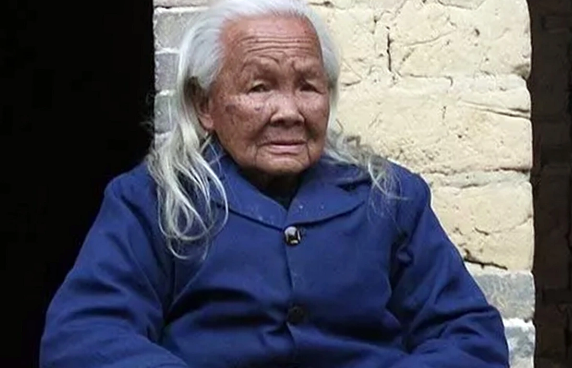 Çində tabuta qoyulan 95 yaşlı qadın altı gündən sonra "dirildi"