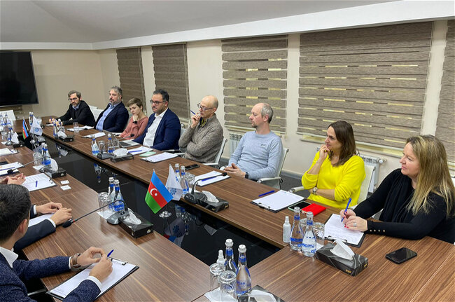 Medianın İnkişafı Agentliyinin İcraçı direktoru Əhməd İsmayılov xarici jurnalistlərlə görüşüb