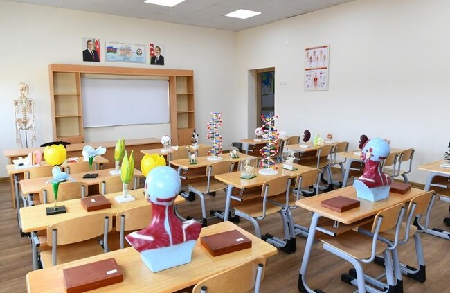 Mehriban Əliyeva Binədə yeni inşa edilən məktəbdə - FOTOLAR