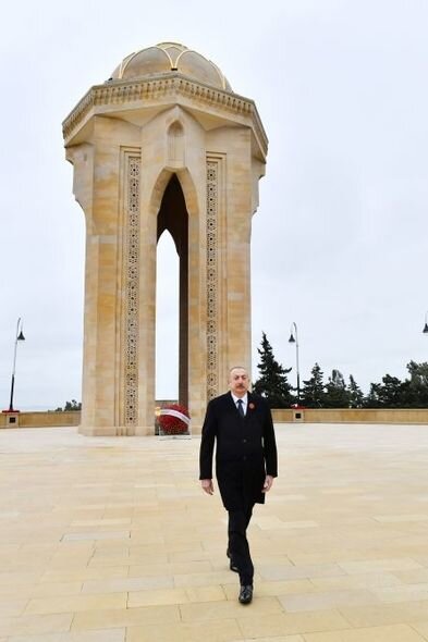 Prezident və xanımı Şəhidlər xiyabanını ziyarət ediblər - FOTO/VİDEO