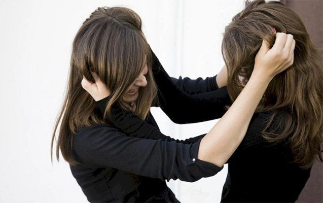 Masallıda məktəbli qızlar digər şagirdi döyüb xəstəxanalıq etdi - Yenilənib