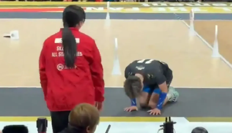 Voleybol zamanı topu bilmədən tamaşaçıya vuran oyunçu baş əyərək üzr istədi - VİDEO