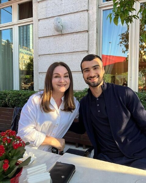 Mahir Emreli və bacısının fotolarını paylaşdı