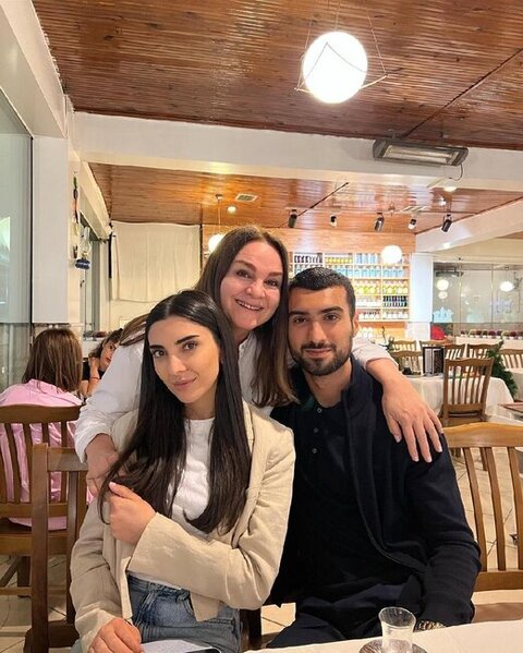 Mahir Emreli və bacısının fotolarını paylaşdı