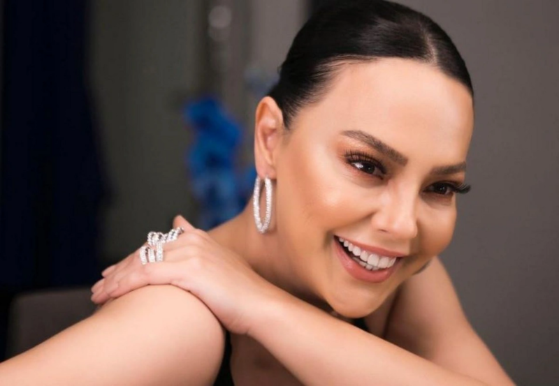 Makiyajsız Ebru Gündeş kameralardan belə QAÇDI - VİDEO