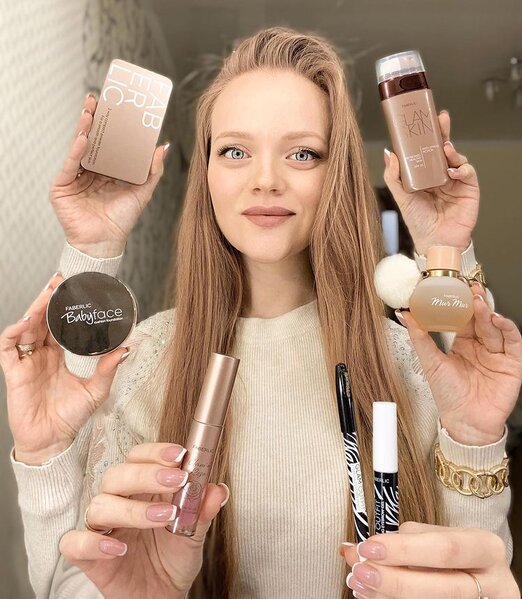 Doğum evindəki fotosu ilə gündəmə gələn qadın bloqer imiş