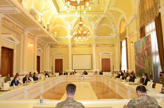 Bakı Şəhər İcra Hakimiyyətində dəyirmi masa keçirilib