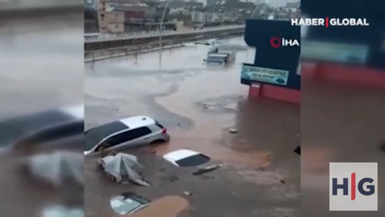 Türkiyədə avtomobillər daşqın altında qaldı - VİDEO