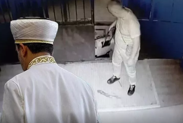 Məsciddən ayaqqabı oğurladı, imamlar intiqam aldı