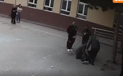 Məktəbdə ürəyi dayanan şagirdi müəllim belə XİLAS ETDİ -VİDEO