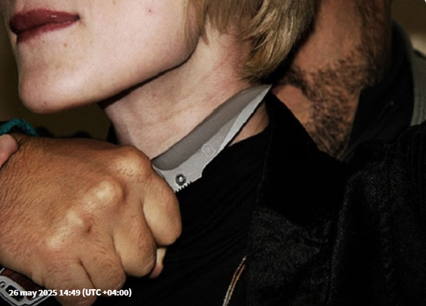 Kişi məktəb direktoru olan keçmiş arvadının başını kəsdi