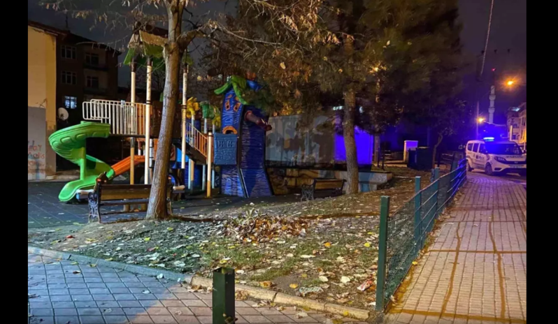 Məktəblilər arasında bıçaqlı dava: 16 yaşlı yeniyetmə yaralanıb - VİDEO