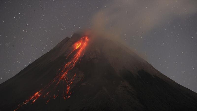 Marapi vulkanında baş verən partlayış nəticəsində 22 alpinist həlak olub